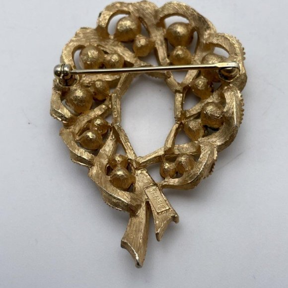Vintage Crown Trifari Gold Tone Beaded Women's Brooch Pin Metal and Faux Pearl - Picture 5 of 6